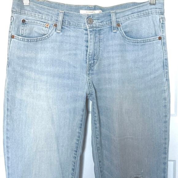Levi’s Womens Boyfriend Jeans Light Wash Distressed Size 28 - Picture 3 of 11